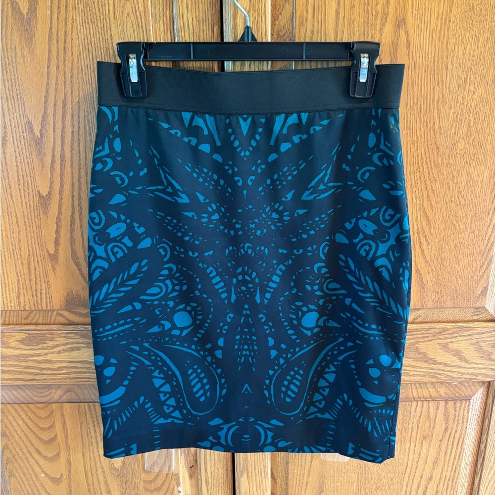 Elegant Black and Emerald Green Patterned Skirt Size 6